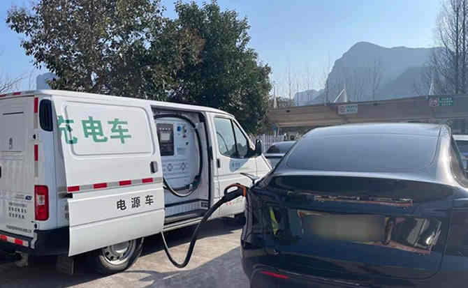 镜铁区汽车搭电