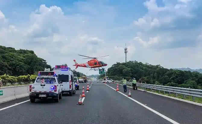 镜铁区高速公路汽车救援案例