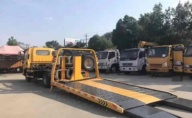 镜铁区汽车中途维修案例