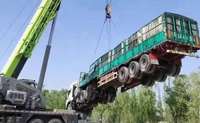 镜铁区道路脱困救援案例